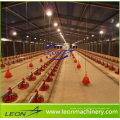 Fütterungs- und Trinksystem für Geflügelfarmen der Leon-Serie mit Führung